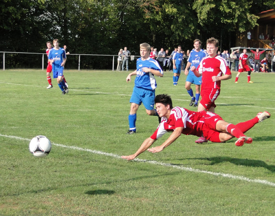 Diese tolle Flugeinlage von Michael Ströbel wurde leider nicht mit einem Tor belohnt. Es blieb beim 3:0 Sieg gegen Ergersheim.