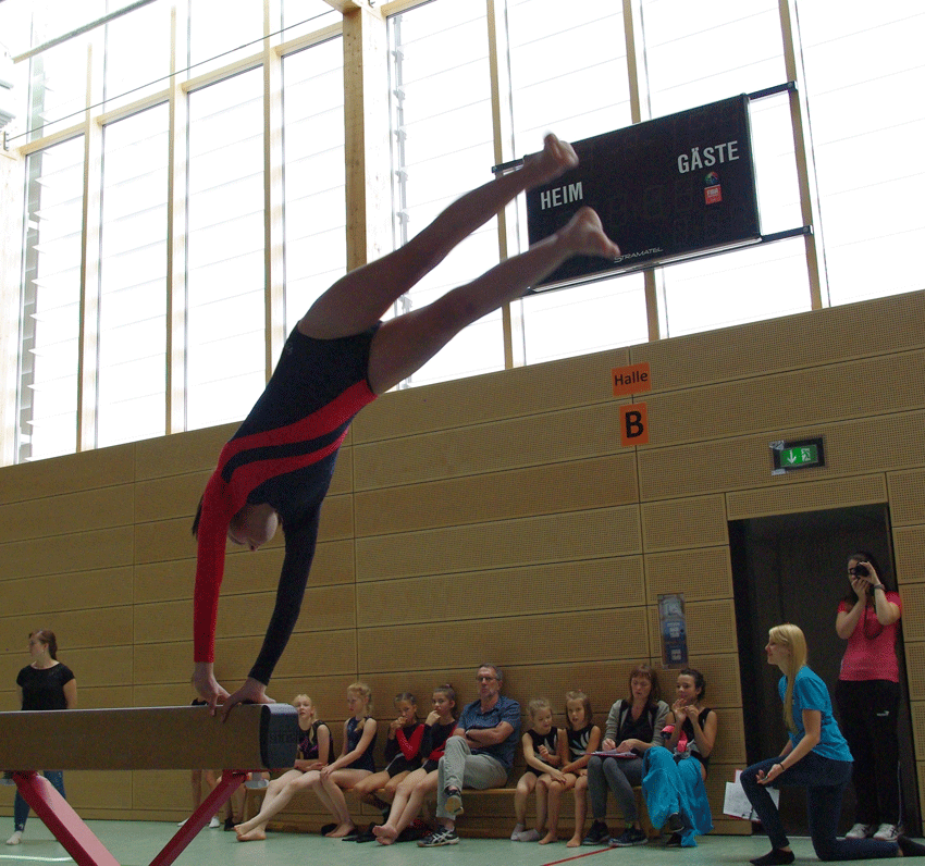 Strecksprung am Schwebebalken (TSV Burgbernheim)